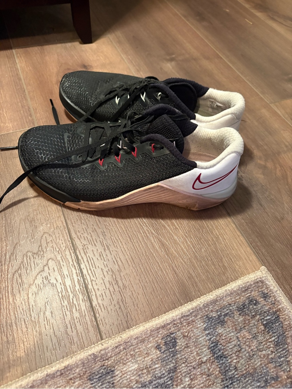 Nike Women’s Black, White & pink Training Sneakers